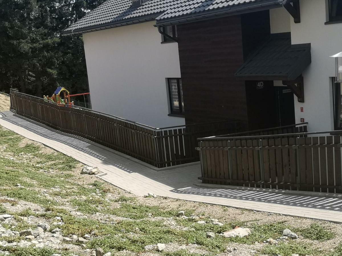 Wrzos Karkonoszy Apartment ชกลาร์สกา ปอเรมบา ภายนอก รูปภาพ