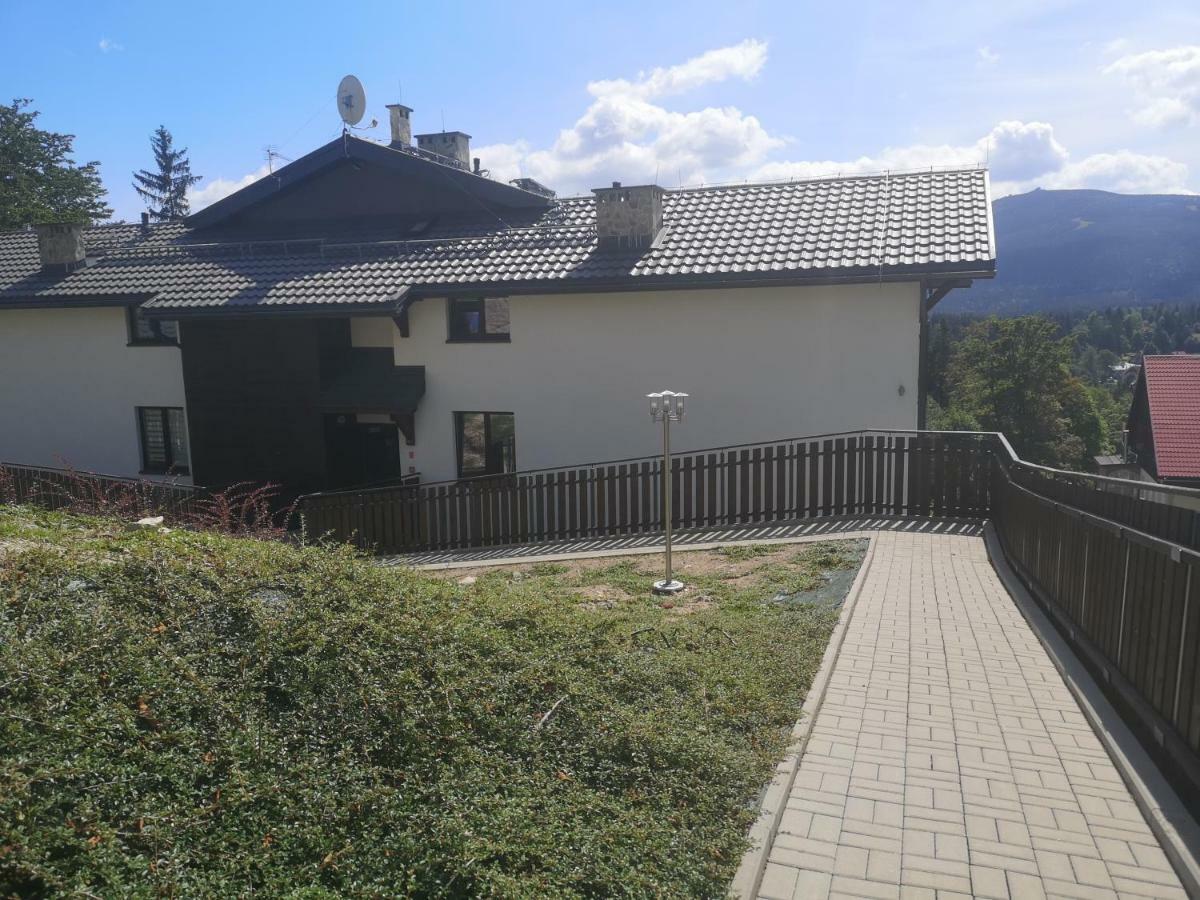 Wrzos Karkonoszy Apartment ชกลาร์สกา ปอเรมบา ภายนอก รูปภาพ
